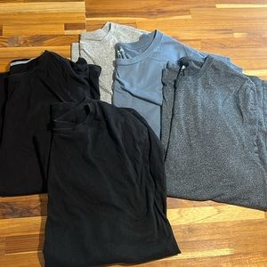 Old navy crewneck T-shirt bundle of 5